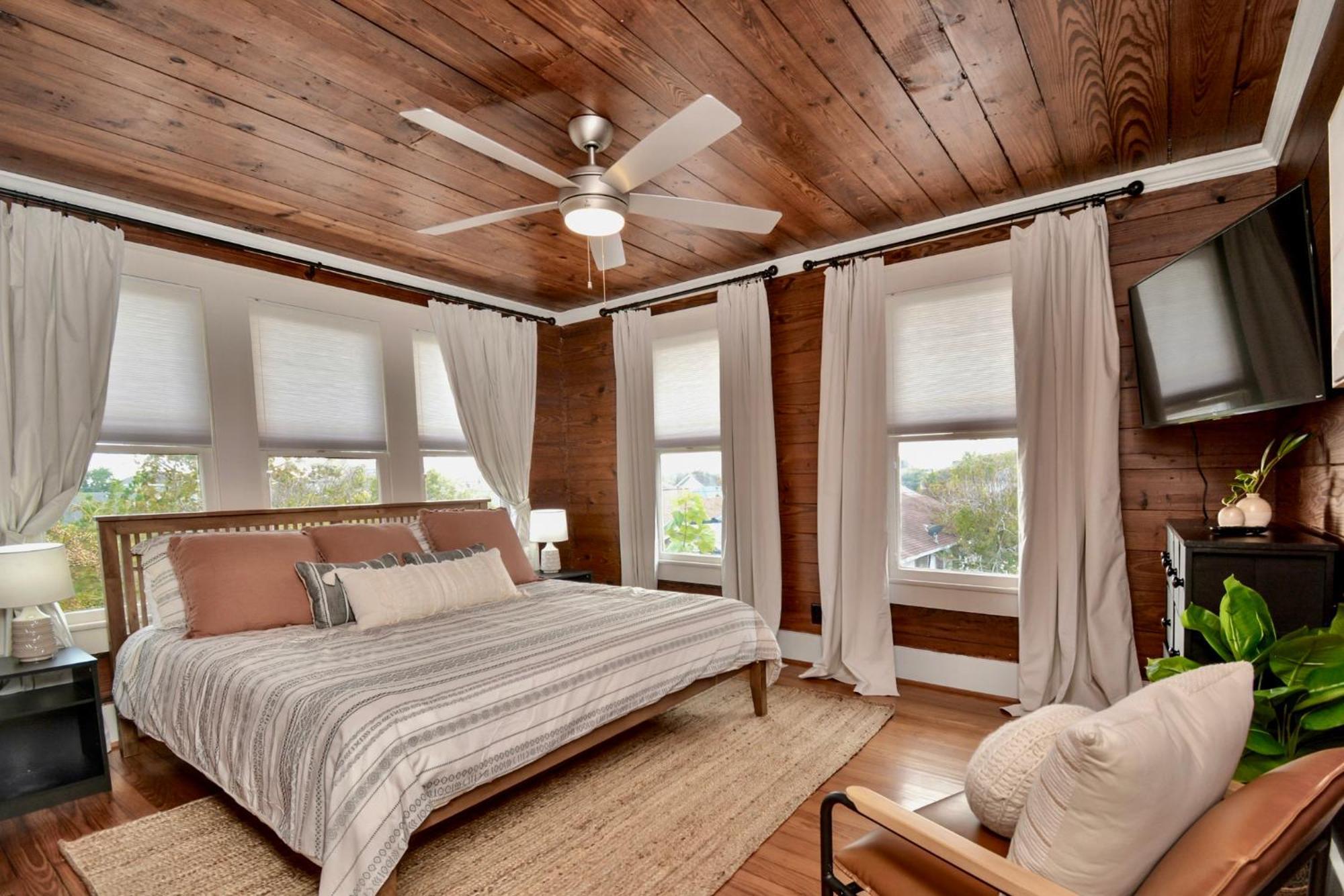 Coastal Craftsman- Walk To Beach & Pleasure Pier- As Seen On 'Restoring Galveston' Exterior photo